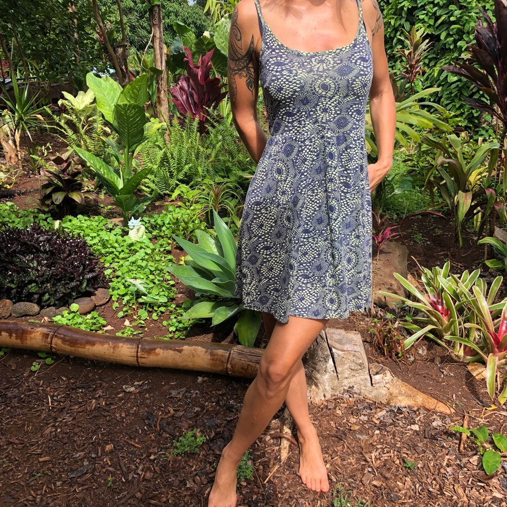 Cute fitted Volcom dress small